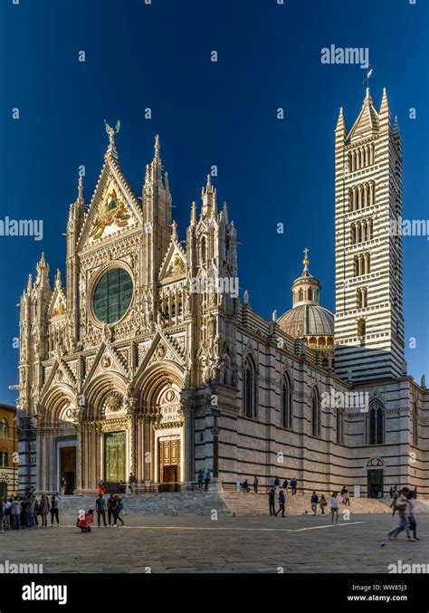 Piazza Del Duomo Siena Hi Res Stock Photography And Images Alamy