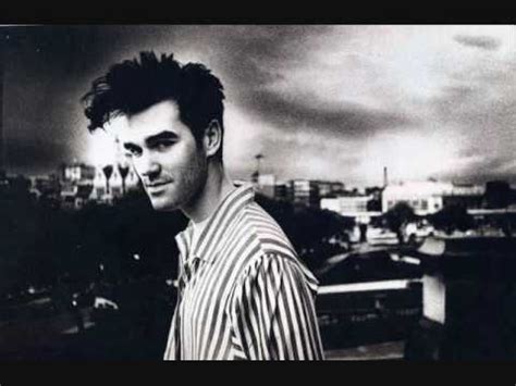 D'abord boxeur professionnel, il s'engage comme parachutiste dans la marine américaine pendant la seconde guerre mondiale. morrissey- jack the ripper - YouTube