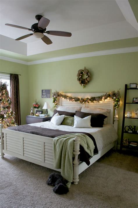 30 Best Christmas Bedroom Decor Ideas