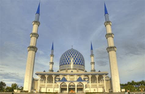 Sultan salahuddin abdul aziz announced that shah alam was to be the new capital of the state of selangor in 1974. Masjid Sultan Salahuddin Abdul Aziz