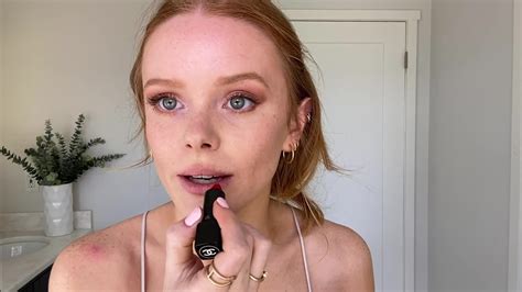 Watch Abigail Cowens Guide To Earth Tone Eyes And An Effortless Red