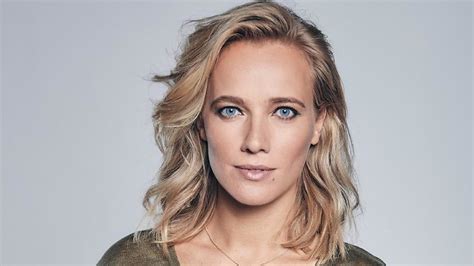 In english and other european languages, including yiddish and dutch, the name can also be spelled hoffmann, hofmann, hofman, huffman, hofmans. Jennifer Hoffman kondigt eerste zwangerschap aan