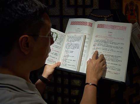 Sunday Octoechos in Chinese language published in Hong Kong