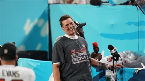 Tom Brady Is Signing The Largest Contract In Sports Broadcasting History With Fox Sports Daily