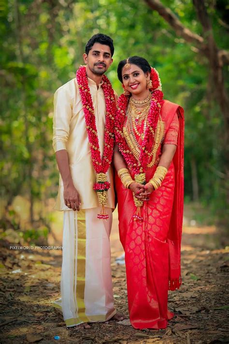 Pin By Almeenayadhav On Couples ️ Couple Photoshoot Poses Fashion Photoshoot Poses