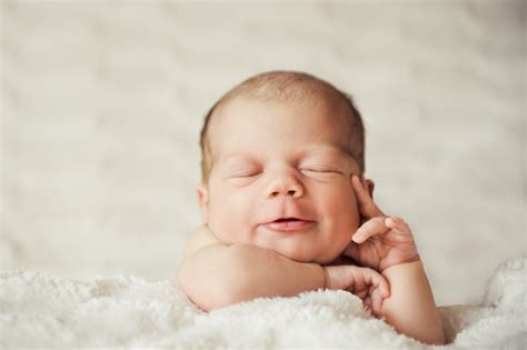 20 Foto Spettacolari Di Neonati Che Sorridono Durante Il Sonno