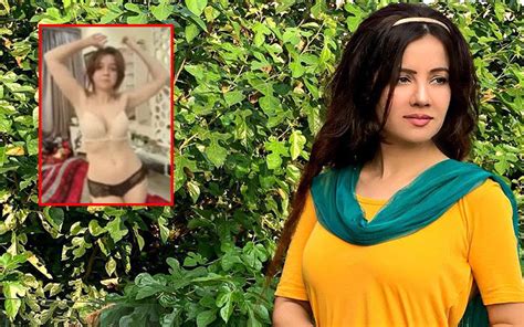 Controversial Pakistani Singer Rabi Pirzada S Intimate Pictures And