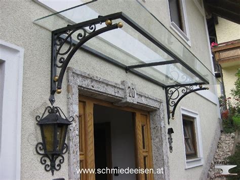 Home design and interior decorating is what veranda magazine is all about. Vordach Schmiedeeisen Glas VSG | Fassade haus, Glasvordach ...