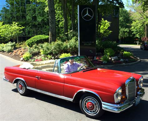 Only 2,729 units were manufactured. 1965 Mercedes 220SE convertible at the 2014 June Jamboree ...
