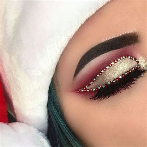 32 Nice Christmas Party Makeup Ideas That Looks Glamorous Christmas
