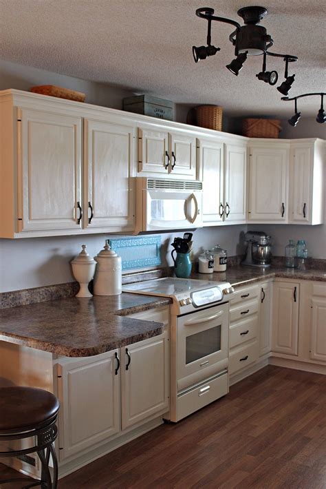 Since then, i've gotten lots of questions we never had it on our old cabinets and i thought of it as mostly decorative. but, after we spent so much time and effort painting them, it just made. Girls in the Garden: Kitchen Redo - Painted Cabinets