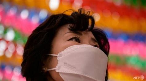 Beranda » headline » penumpang kereta wajib pakai masker. Area Wajib Masker Bertambah di Korea Selatan, Termasuk Mal ...