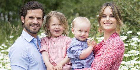 Lilla prins gabriel i sverige kommer att gå med i den kristna gemenskapen den 1 december. Prince Carl Philip, Princess Sofia post new family photo ...