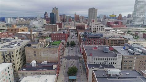 Aerial Views Of Milwaukee Youtube