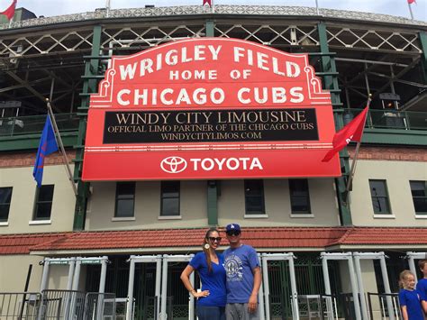 wrigley field tour chicago cubs stadium baseball lovers baseball tour chicago tours