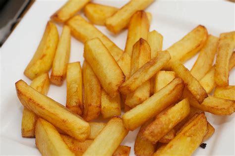 Hoe maak ik frietjes zoals bij de frituur