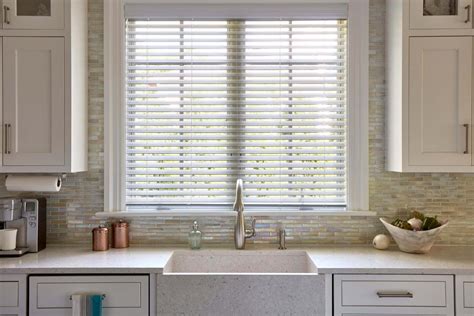 Faux wood blinds come with either solid color slats or with patterns that closely mimic the grain of real wood. Faux Wood Blinds | Custom made blinds - Blinds To Go
