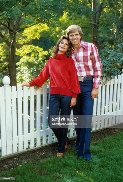 Wifeformer Miss America Mary Ann Mobley Host Gary Collins Pose For A