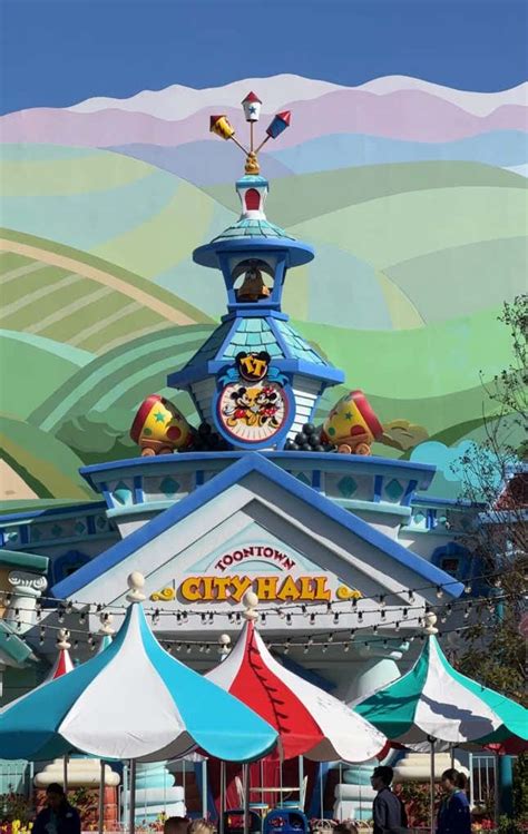 Disneylands New Toontown Photo Tour Food Merch Rides More