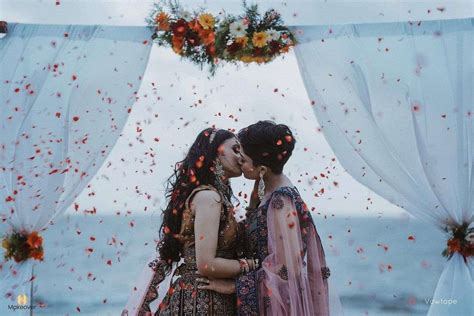 Kerala Lesbian Couple পরিবার থেকে সমাজ লড়াই এখন অতীত বিয়ের ফটোসেশনে চমক সমকামী দম্পতির Unlive