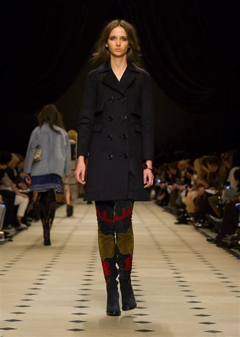 Burberry Embraces The 1970s And Fringe For Fall 2015