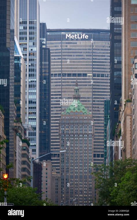 The Metlife Building View From Park Avenue On Manhattan New York City