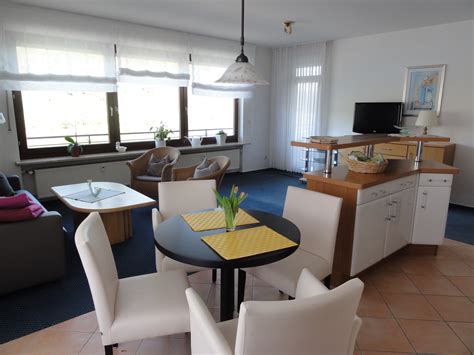 Rooms at haus erholung cochem feature bright décor and a balcony. Appartement Ravené Esstisch – Haus Erholung