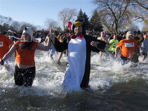 New Year S Day Sees Hundreds Take The Plunge At Polar Bear Dips