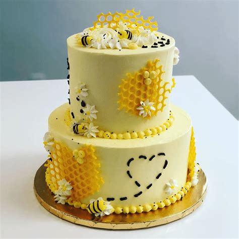 Bee Cake Design Cake Design Images Bee Cake Design Birthday Cake Ideas