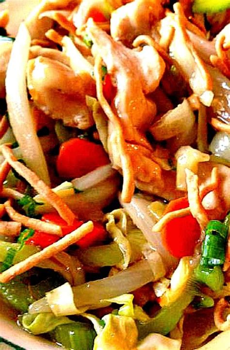 1) in a large skillet with high sides, preheated over medium high heat, add the oil and let it get nice and hot. New York-Style Chicken Chow Mein - served over steamed ...