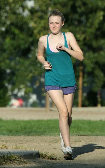 Dakota Fanning Jogging 2011 Star Style