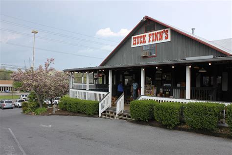 Huck Finn Restaurant In Pigeon Forge Smoky Mountains Area Info Post