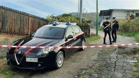 Napoli Ragazzi Uccisi A Colpi Di Pistola Mentre Si Trovano Fermi Con L Auto
