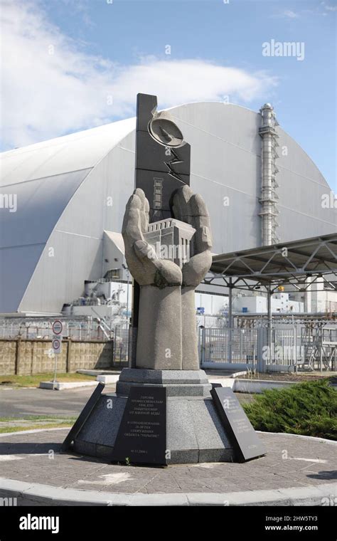 Denkmal Für Die Opfer Der Tschernobyl Katastrophe Vor Der Neuen Sicheren Gefangenschaft In Der