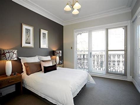 These grey carpet photos will show you how to style your space, as well as exploring what colour grey carpet can be incredibly versatile when used in a bedroom. Bedroom inspiration: Dark feature wall to match dark ...