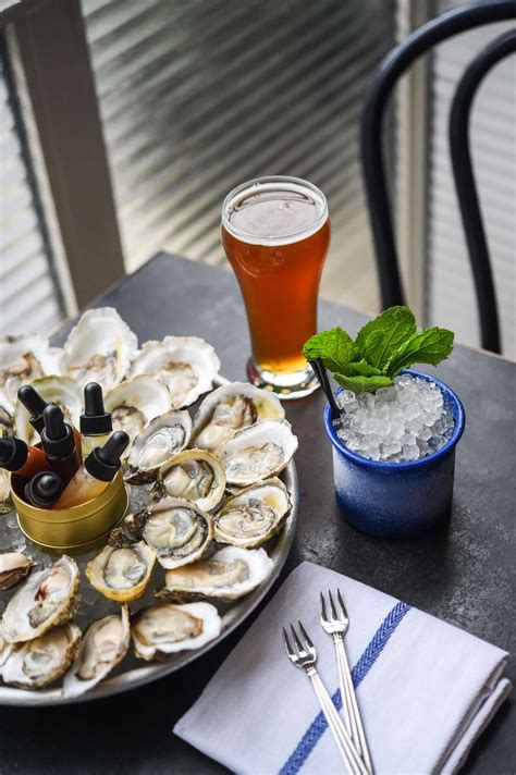 Best Oyster Bars In Nyc Places With Delicious Raw Oysters In The City