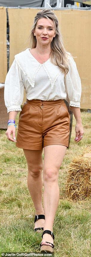 Bake Off S Candice Brown Cuts A Chic Figure As She Takes To The Stage At The Big Feastival Duk