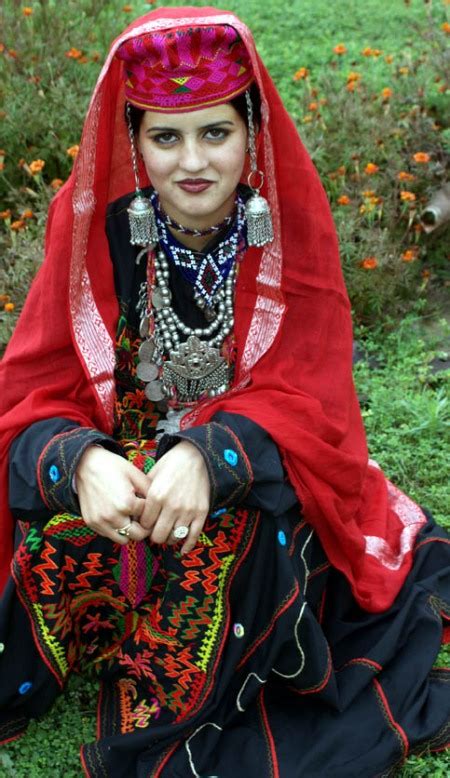 Kashmir Traditional Dress Traditional Fashion Of Kashmir