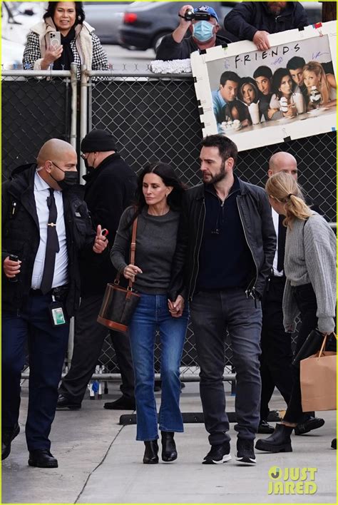 Photo Courteney Cox Johnny Mcdaid Hold Hands Arriving At Jimmy Kimmel