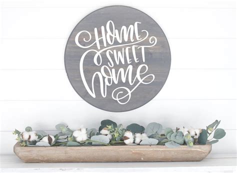 12 Gorgeous Round Wood Designs For Diy Signs Tutorial So Fontsy