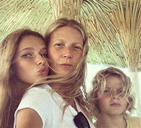 Gwyneth Paltrows Daughter Apple Has Best Reaction To Naked Photo Hello