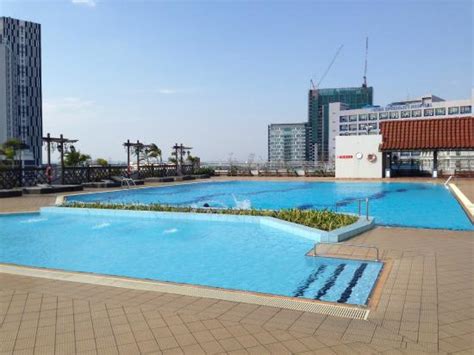 Diverse le possibilità offerte dal centro congressi in grado di ospitare da un minimo di 10 persone ad un massimo. swimming pool - Picture of Ramada Plaza by Wyndham Melaka ...