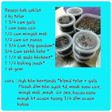Percubaan pertama buat kek pisang. Recipe kek coklat kukus.. Mcm sedap je... Mcm best je ...