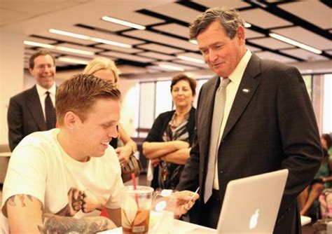Csu Chancellor Timothy White Chats With Csun Students Faculty Daily