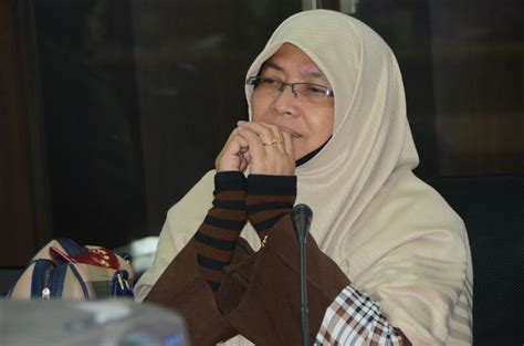 Masalah sosial adalah suatu kondisi atau perkembangan yang terwujud dalam masyarakat. Masalah Sosial : Institusi Keluarga Semakin Parah - Berita ...