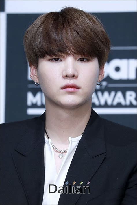 04.05.2021 — концептуальные клипы (джин и шуга). 방탄소년단 슈가 측 "수란과 열애설 사실무근"