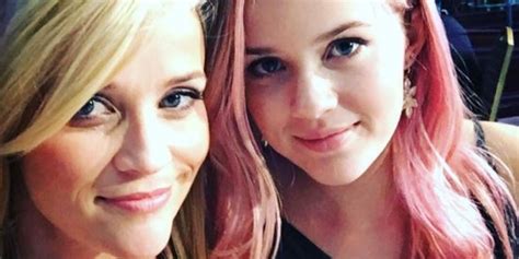 The daughter of reese witherspoon, ava elizabeth phillippe, is turning 21 this coming september how tall is reese witherspoon daughter? Reese Witherspoon Daughter: Proof Ava Is Her Mother's Twin