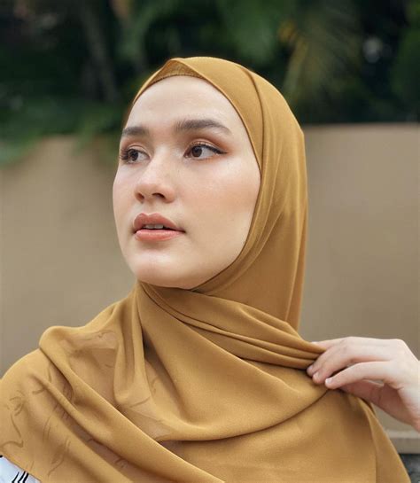 5 warna hijab yang cocok untuk kulit kuning langsat cantik