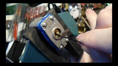 043 Master Lock Picked With A Bobby Pin Youtube
