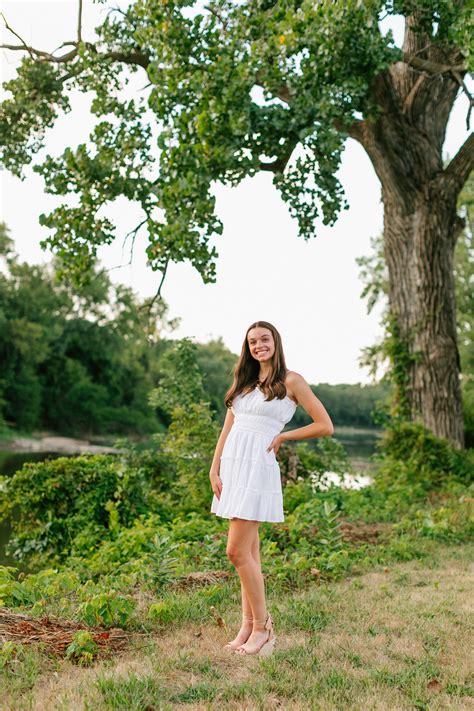 Fun Downtown Des Moines Senior Pictures // Kendra — Des Moines Wedding